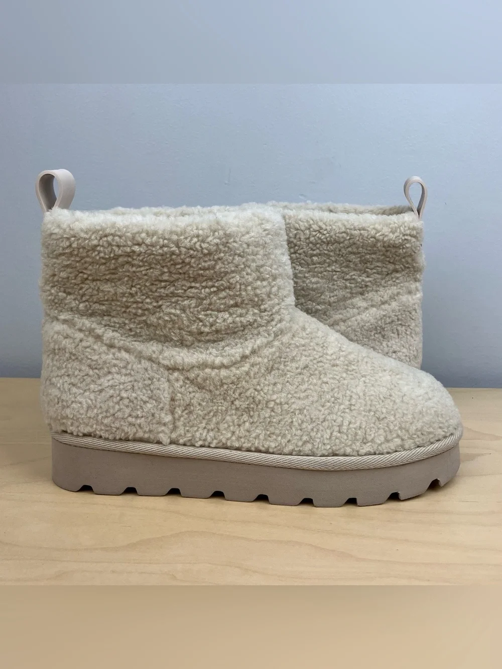 Michael Kors Women’s Size 6.0 M Winnie Faux Fur Curly Sherpa Booties NWOT